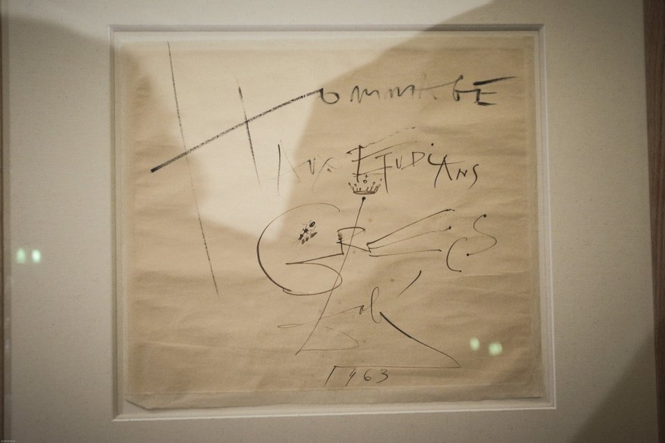 Η Βουλή έχει πλέον το δικό της έργο του Νταλί -Σχέδιο που αφιέρωσε στους Ελληνες φοιτητές [εικόνα] | iefimerida.gr 0