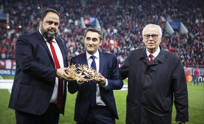 Υπόκλιση στον Ερνέστο Βαλβέρδε -Αποθεώθηκε στο Καραϊσκάκη [εικόνες & βίντεο] | iefimerida.gr 2