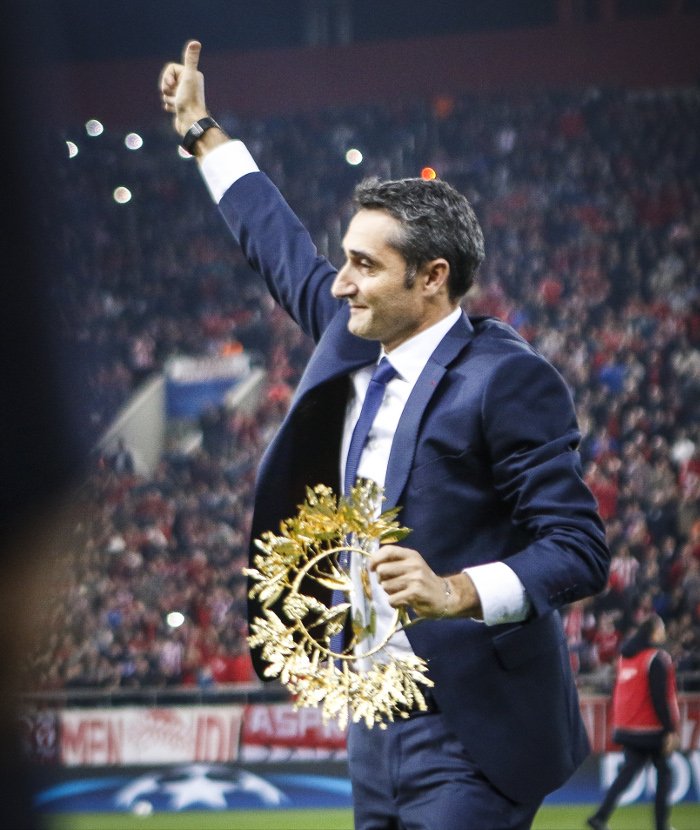 Υπόκλιση στον Ερνέστο Βαλβέρδε -Αποθεώθηκε στο Καραϊσκάκη [εικόνες & βίντεο] | iefimerida.gr 3