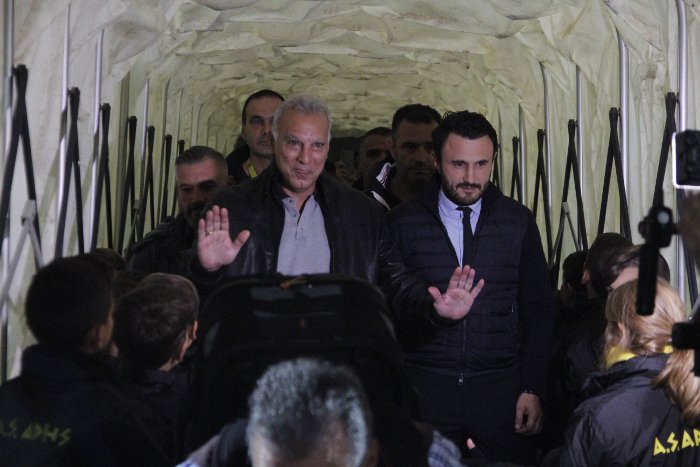 Συγκίνηση και αποθέωση στο Χαριλάου για τον Νίκο Γκάλη [εικόνες] | iefimerida.gr 0