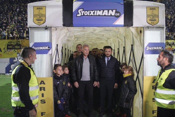 Συγκίνηση και αποθέωση στο Χαριλάου για τον Νίκο Γκάλη [εικόνες] | iefimerida.gr 2