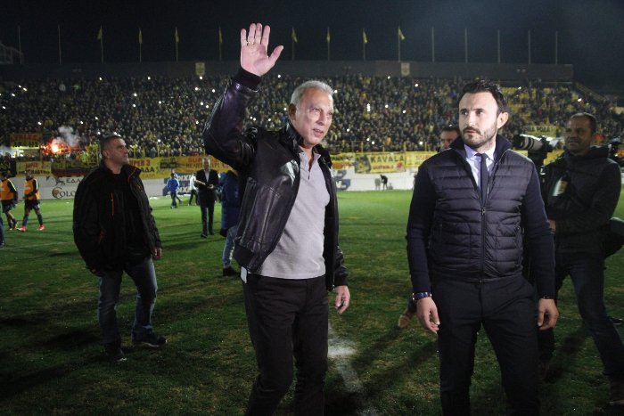 Συγκίνηση και αποθέωση στο Χαριλάου για τον Νίκο Γκάλη [εικόνες] | iefimerida.gr 4