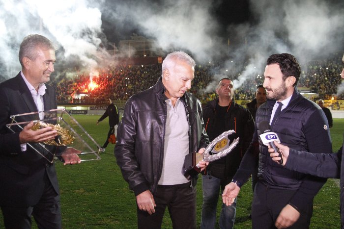 Συγκίνηση και αποθέωση στο Χαριλάου για τον Νίκο Γκάλη [εικόνες] | iefimerida.gr 5