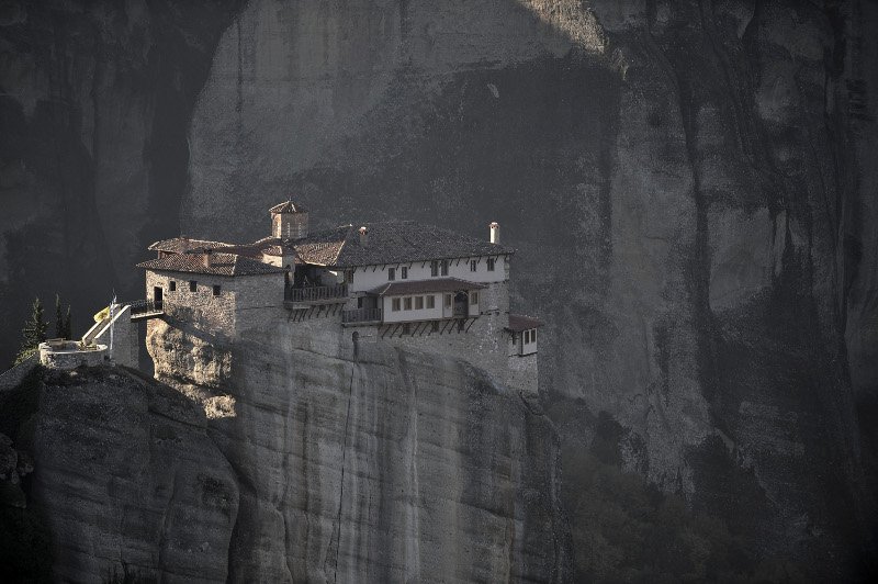Εκστατικό Πάσχα στα Μετέωρα -Σε μοναστήρια που κρέμονται στα βράχια [εικόνες] | iefimerida.gr 3