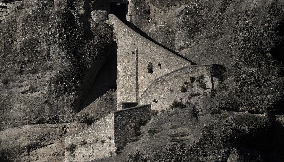 Η απόκοσμα άγρια ομορφιά των Μετεώρων -Οι βράχοι που έγιναν σκηνικό του Game of Thrones [εικόνες] | iefimerida.gr 0