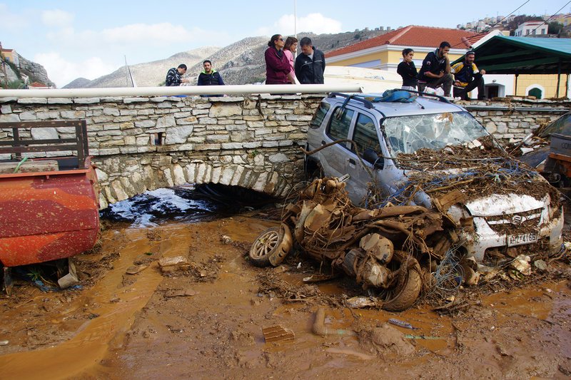 Εξοργισμένοι οι πλημμυροπαθείς στη Σύμη -Τους βάζουν πρόστιμα Αρχαιολογία και Πολεοδομία [εικόνες] | iefimerida.gr 3