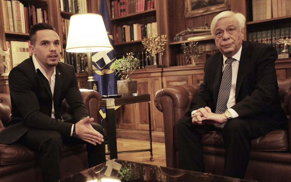 Τον Λευτέρη Πετρούνια υποδέχτηκε ο Παυλόπουλος: Ημέρα πένθους, ο λαός μας αντέχει και θα αντέξει | iefimerida.gr 0