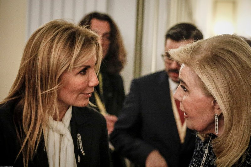 Στα κόκκινα η Περιστέρα στο Προεδρικό -Ασπρόμαυρα για την Εμινέ Ερντογάν [εικόνες] | iefimerida.gr 9