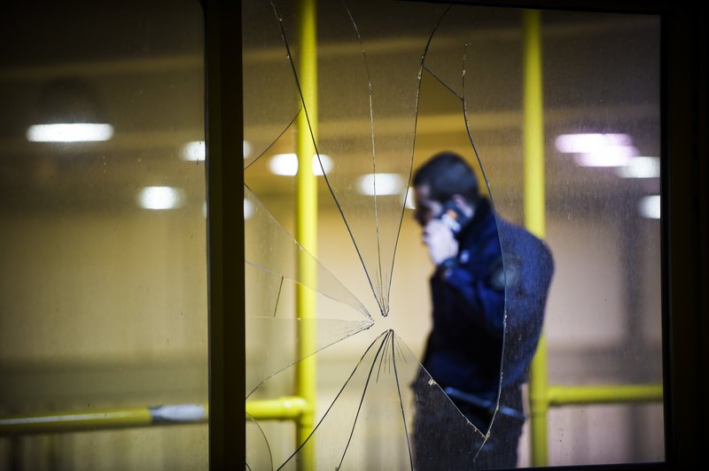 Μπορεί να απολυθεί ο χρυσαυγίτης υπάλληλος της Βουλής -Για τα επεισόδια στο Μετς [εικόνες] | iefimerida.gr 0