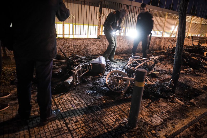 Μπορεί να απολυθεί ο χρυσαυγίτης υπάλληλος της Βουλής -Για τα επεισόδια στο Μετς [εικόνες] | iefimerida.gr 4