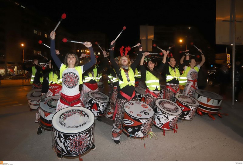 Θεσσαλονίκη: Φωταγωγήθηκαν οι γερανοί στα εργοτάξια του μετρό [βίντεο] | iefimerida.gr 2