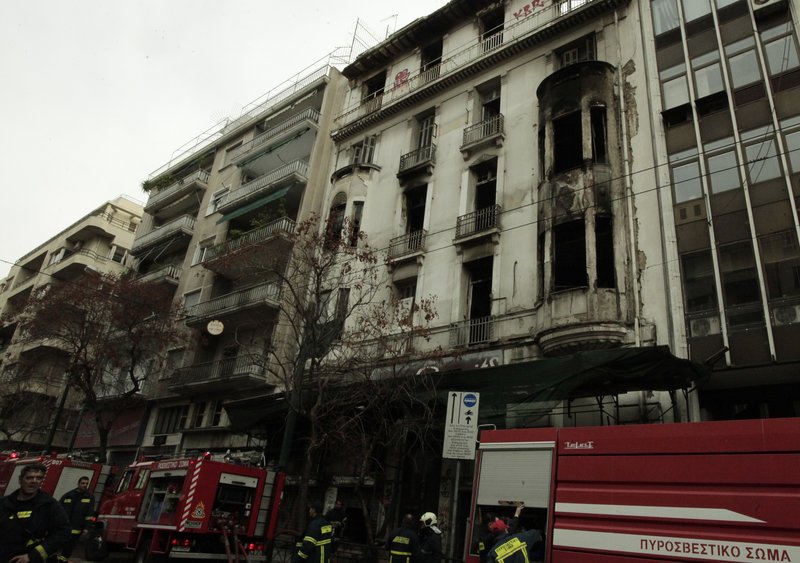 Μεγάλη φωτιά ξέσπασε σε ακατοίκητο νεοκλασικό κτίριο στην Πατησίων -Εκκενώθηκε διπλανή πολυκατοικία [εικόνες]  | iefimerida.gr 0