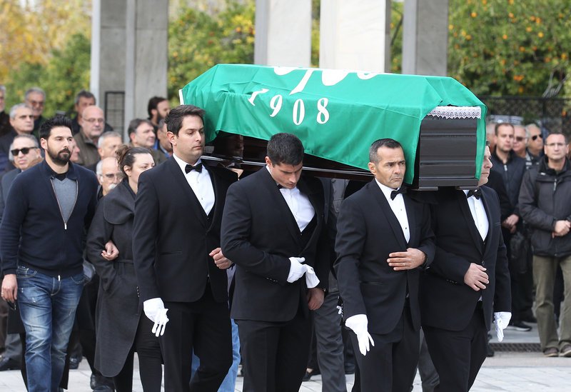 Η σημαία του Παναθηναϊκού πάνω στο φέρετρο του Τάσσου Στεφάνου [εικόνες] | iefimerida.gr 3