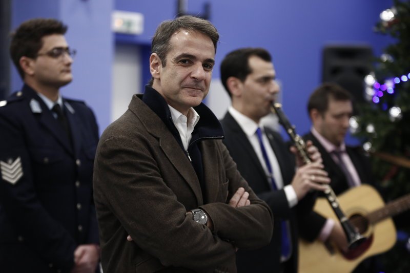 Μαντινάδες και κάλαντα στην Πειραιώς -Βρακοφόροι και πρόσκοποι «τα είπαν» στον Κυριάκο Μητσοτάκη [εικόνες] | iefimerida.gr 12