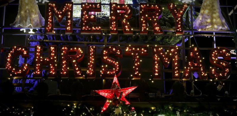 Οι δύο όψεις της γιορτινής Αθήνας -Φώτα, στολισμοί και άστεγοι [εικόνες] | iefimerida.gr 7