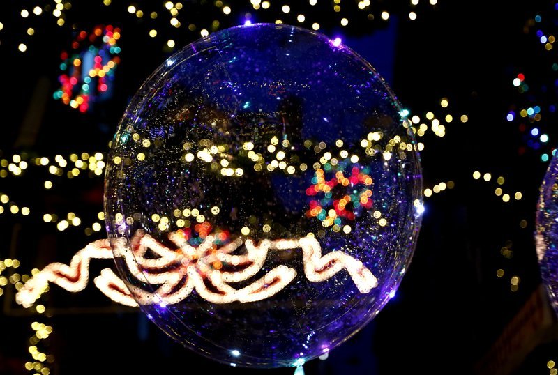 Οι δύο όψεις της γιορτινής Αθήνας -Φώτα, στολισμοί και άστεγοι [εικόνες] | iefimerida.gr 3