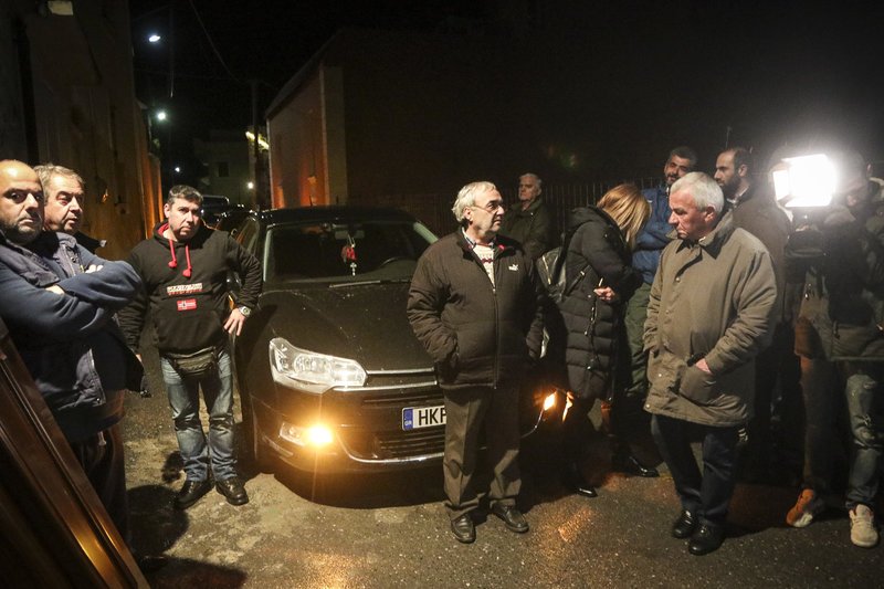 H Κρήτη αποχαιρετά τον Ευγένιο Γκέραρντ -Σε λαϊκό προσκύνημα η σορός του [εικόνες] | iefimerida.gr 4