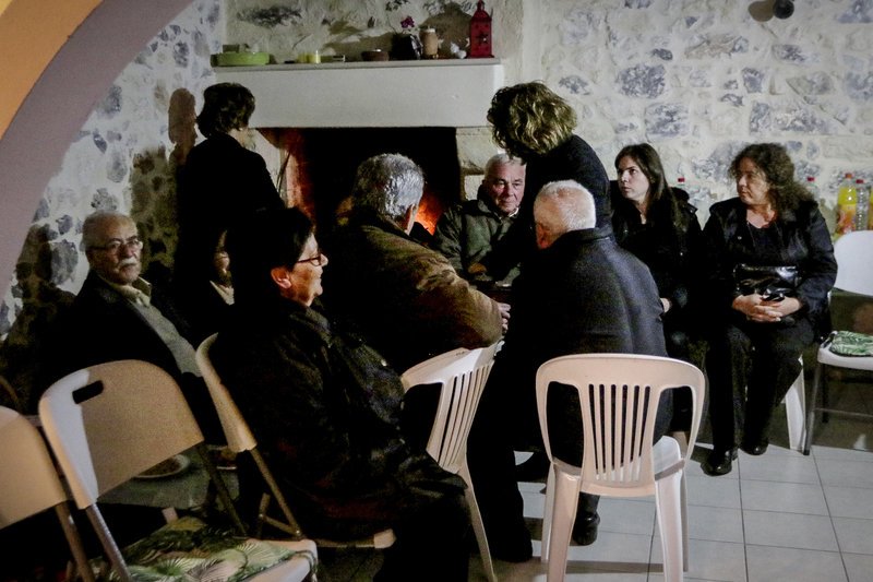 H Κρήτη αποχαιρετά τον Ευγένιο Γκέραρντ -Σε λαϊκό προσκύνημα η σορός του [εικόνες] | iefimerida.gr 0