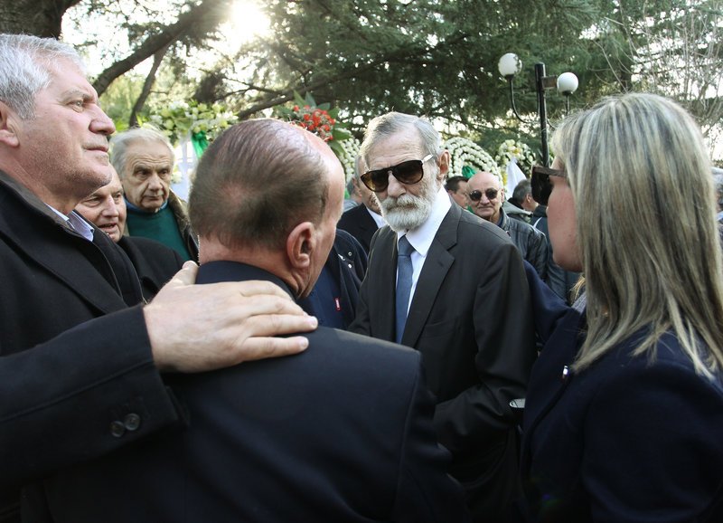 Το «αντίο» στον Τάκη Λουκανίδη είπε το ποδόσφαιρο -«Λύγισαν» Δομάζος και Γιαννακόπουλος [εικόνες] | iefimerida.gr 4