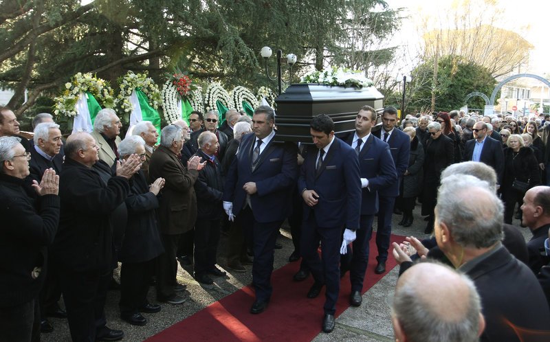 Το «αντίο» στον Τάκη Λουκανίδη είπε το ποδόσφαιρο -«Λύγισαν» Δομάζος και Γιαννακόπουλος [εικόνες] | iefimerida.gr 7