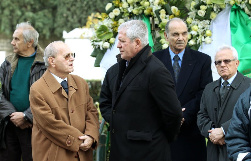 Το «αντίο» στον Τάκη Λουκανίδη είπε το ποδόσφαιρο -«Λύγισαν» Δομάζος και Γιαννακόπουλος [εικόνες] | iefimerida.gr 13