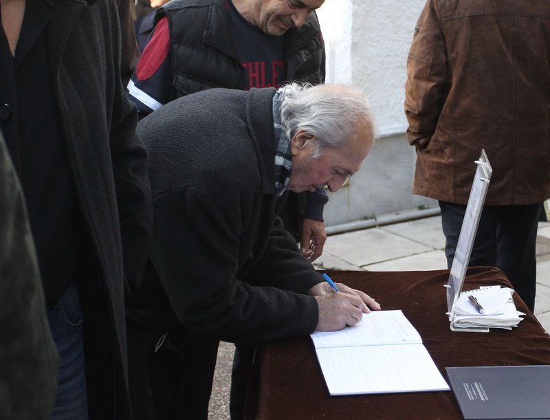 Το «αντίο» στον Τάκη Λουκανίδη είπε το ποδόσφαιρο -«Λύγισαν» Δομάζος και Γιαννακόπουλος [εικόνες] | iefimerida.gr 14