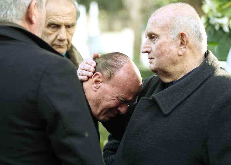 Το «αντίο» στον Τάκη Λουκανίδη είπε το ποδόσφαιρο -«Λύγισαν» Δομάζος και Γιαννακόπουλος [εικόνες] | iefimerida.gr 3