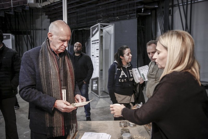 Γιώργος Παπανδρέου και Νίκος Καρανίκας στην πρώτη έκθεση κάνναβης στην Ελλάδα [εικόνες] | iefimerida.gr 3