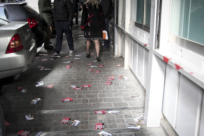 Ντου του Ρουβίκωνα στο ΥΠΟΙΚ -Εφτασαν στο γραφείο του Τσακαλώτου -Καμία σύλληψη [εικόνες & βίντεο] | iefimerida.gr 11