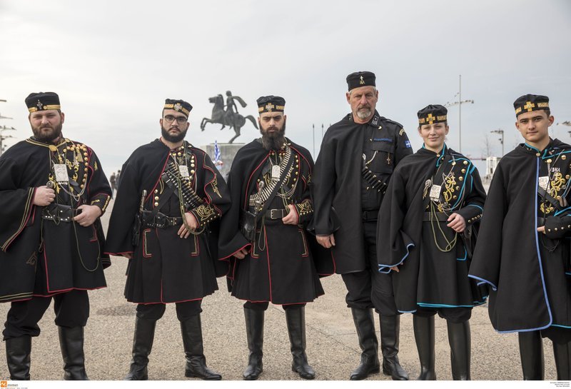 Η Θεσσαλονίκη σε ρυθμούς συλλαλητηρίου: «Μακεδονομάχοι», δερμάτινα και μηνύματα προς τον Νίμιτς [εικόνες] | iefimerida.gr 7