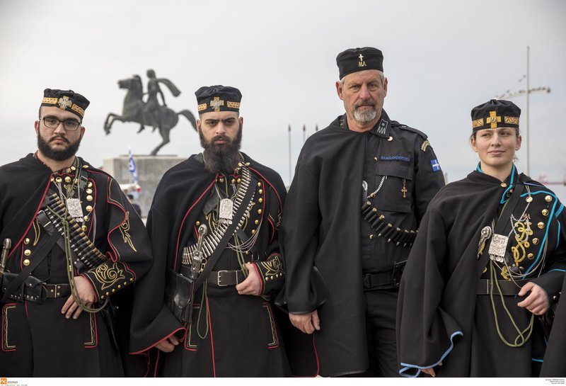 Η Θεσσαλονίκη σε ρυθμούς συλλαλητηρίου: «Μακεδονομάχοι», δερμάτινα και μηνύματα προς τον Νίμιτς [εικόνες] | iefimerida.gr 8