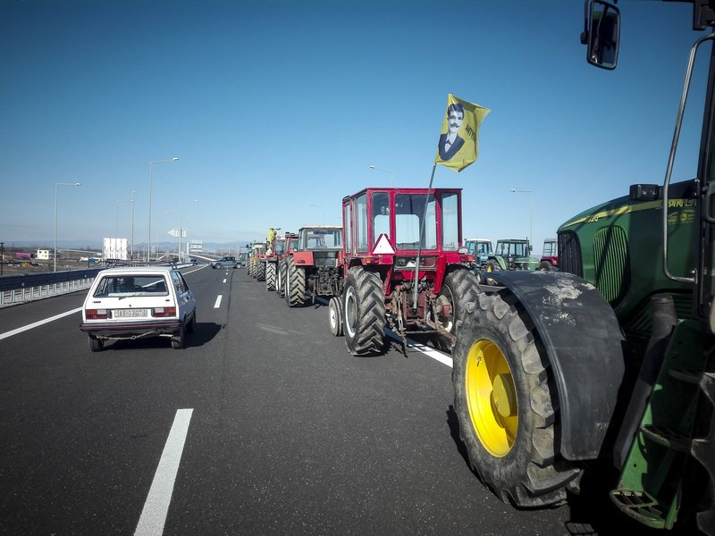 Το πρώτο αγροτικό μπλόκο στήθηκε στην Καρδίτσα - Εναλλακτικές διαδρομές για τα οχήματα [εικόνες] | iefimerida.gr 2