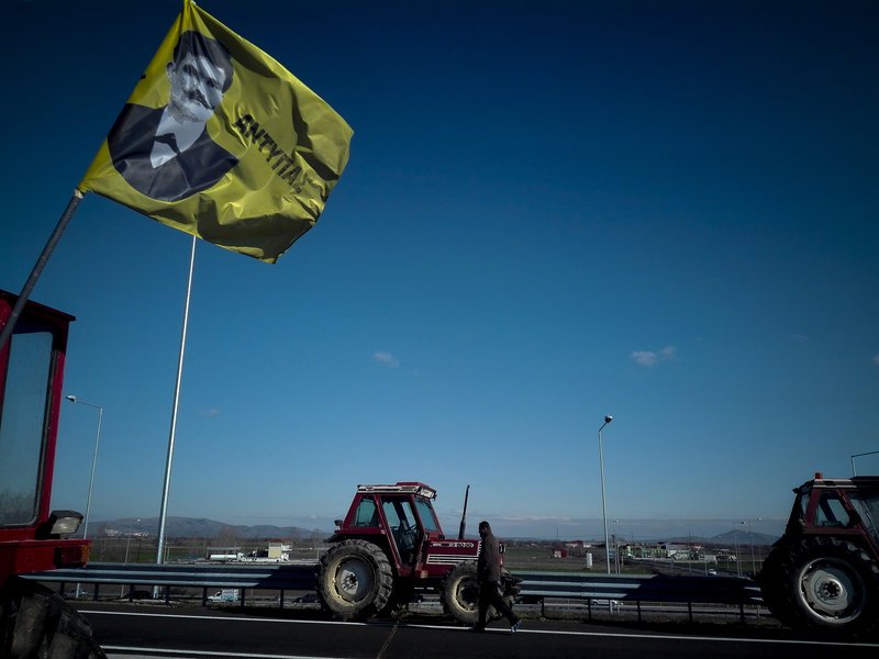 Το πρώτο αγροτικό μπλόκο στήθηκε στην Καρδίτσα - Εναλλακτικές διαδρομές για τα οχήματα [εικόνες] | iefimerida.gr 0
