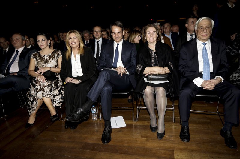 Ολος ο πολιτικός κόσμος τίμησε τη μνήμη του Γιάννη Κεφαλογιάννη -Συγκίνηση και πηγαδάκια [εικόνες] | iefimerida.gr 11