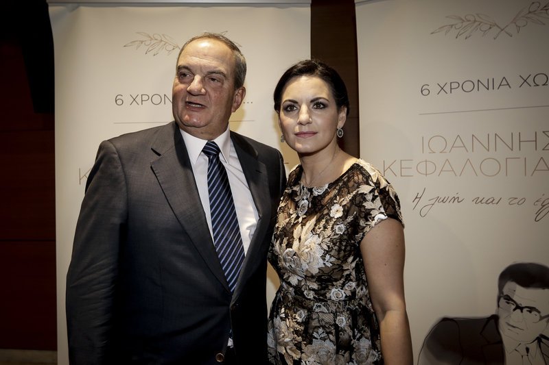 Ολος ο πολιτικός κόσμος τίμησε τη μνήμη του Γιάννη Κεφαλογιάννη -Συγκίνηση και πηγαδάκια [εικόνες] | iefimerida.gr 10