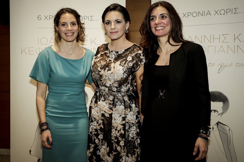 Ολος ο πολιτικός κόσμος τίμησε τη μνήμη του Γιάννη Κεφαλογιάννη -Συγκίνηση και πηγαδάκια [εικόνες] | iefimerida.gr 5