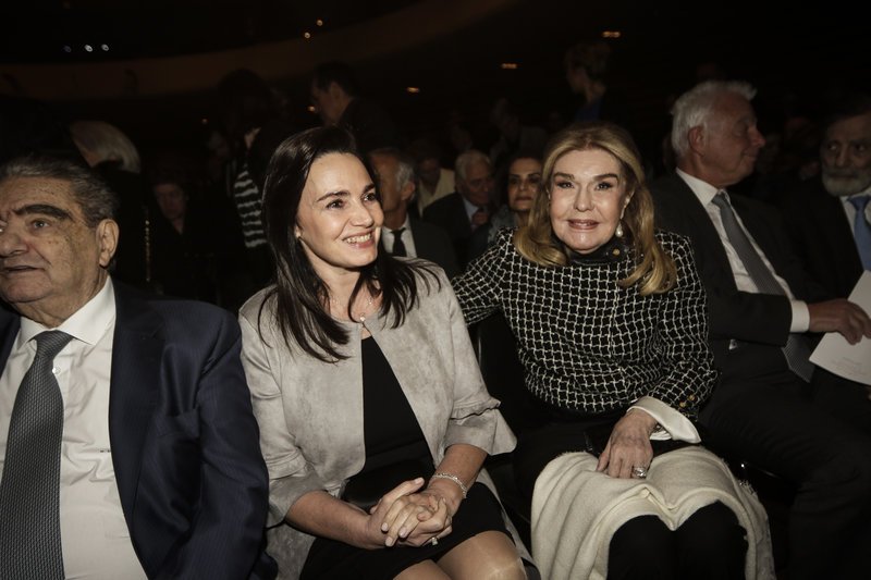 Ολος ο πολιτικός κόσμος τίμησε τη μνήμη του Γιάννη Κεφαλογιάννη -Συγκίνηση και πηγαδάκια [εικόνες] | iefimerida.gr 4