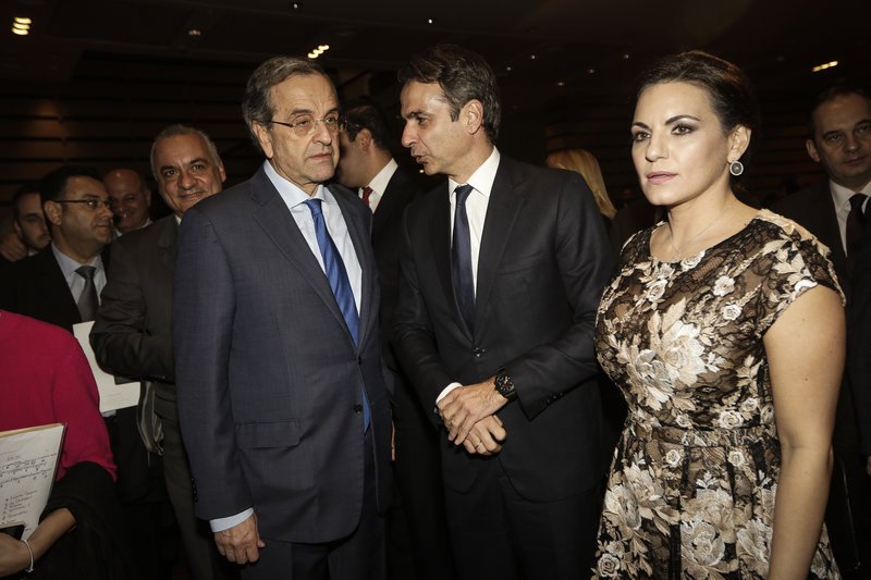 Ολος ο πολιτικός κόσμος τίμησε τη μνήμη του Γιάννη Κεφαλογιάννη -Συγκίνηση και πηγαδάκια [εικόνες] | iefimerida.gr 0