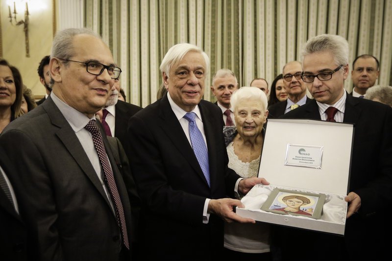 Παυλόπουλος σε ΠΟΜΙΔΑ: Πρέπει να μειωθεί η φορολογία των ακινήτων [εικόνες] | iefimerida.gr 0