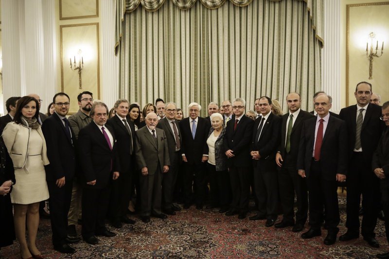 Παυλόπουλος σε ΠΟΜΙΔΑ: Πρέπει να μειωθεί η φορολογία των ακινήτων [εικόνες] | iefimerida.gr 1