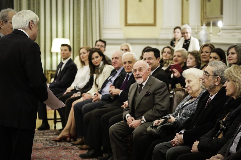 Παυλόπουλος σε ΠΟΜΙΔΑ: Πρέπει να μειωθεί η φορολογία των ακινήτων [εικόνες] | iefimerida.gr 5