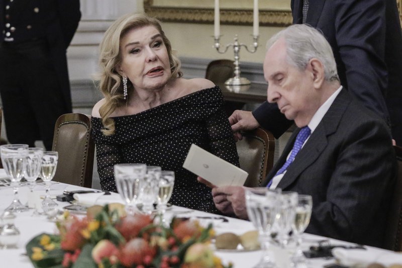 Με μαύρα outfits στο Προεδρικό Περιστέρα και Μαρέβα -Το κόκκινο σακάκι της Βλασίας Παυλοπούλου [εικόνες] | iefimerida.gr 18