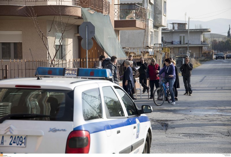 Κινηματογραφική ληστεία σε ΕΛΤΑ Θεσσαλονίκης -Ψέκασαν τον οδηγό και πήραν το βαν | iefimerida.gr 0