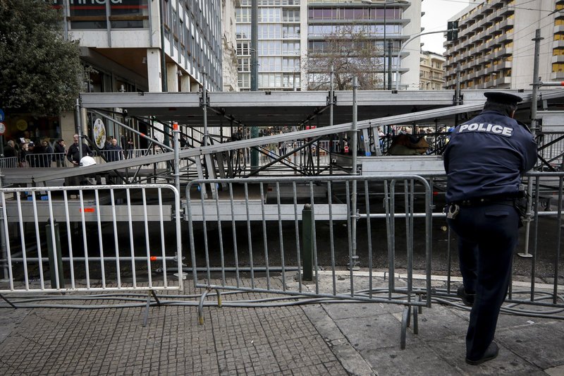 Στην τελική ευθεία οι ετοιμασίες για το συλλαλητήριο του Συντάγματος [εικόνες]  | iefimerida.gr 3