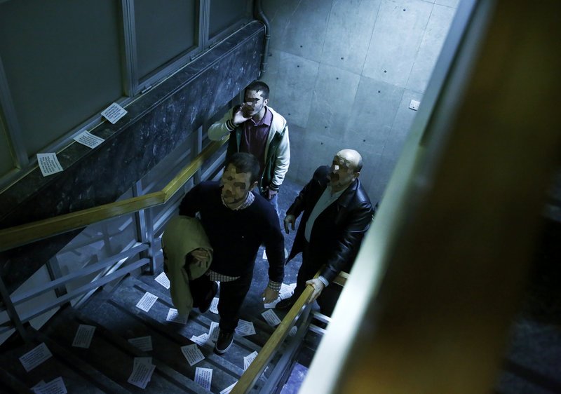 Ελεύθεροι οι 20 προσαχθέντες -Μετά την εισβολή Ρουβίκωνα σε ομιλία Τσακαλώτου [εικόνες&βίντεο] | iefimerida.gr 12