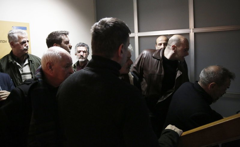 Ελεύθεροι οι 20 προσαχθέντες -Μετά την εισβολή Ρουβίκωνα σε ομιλία Τσακαλώτου [εικόνες&βίντεο] | iefimerida.gr 9