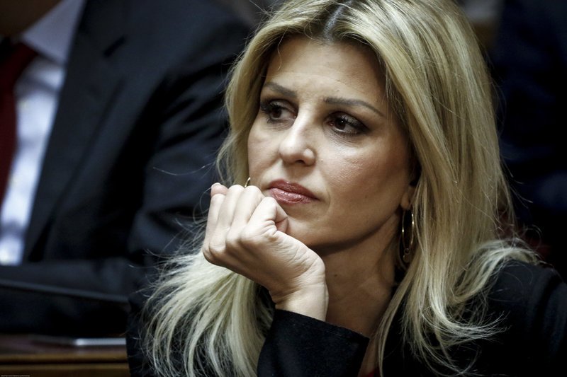 To παρασκήνιο της ΚΟ της ΝΔ: Η ποσέτ Κακλαμάνη και το wet look της Ασημακοπούλου [εικόνες] | iefimerida.gr 17