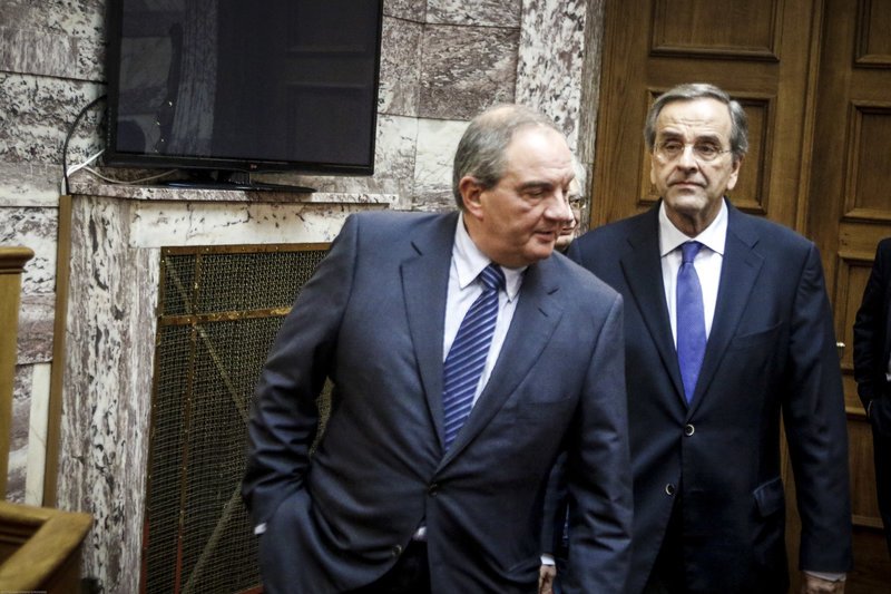 To παρασκήνιο της ΚΟ της ΝΔ: Η ποσέτ Κακλαμάνη και το wet look της Ασημακοπούλου [εικόνες] | iefimerida.gr 3