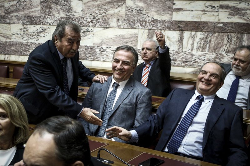 To παρασκήνιο της ΚΟ της ΝΔ: Η ποσέτ Κακλαμάνη και το wet look της Ασημακοπούλου [εικόνες] | iefimerida.gr 6