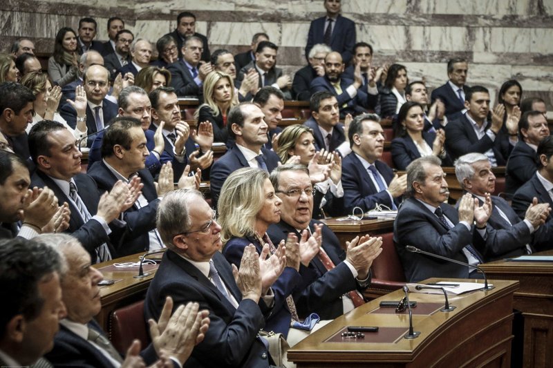 To παρασκήνιο της ΚΟ της ΝΔ: Η ποσέτ Κακλαμάνη και το wet look της Ασημακοπούλου [εικόνες] | iefimerida.gr 0